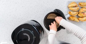 O que posso fazer na minha air fryer e o que não posso?