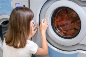 Máquina de lavar não para de encher: o que fazer?